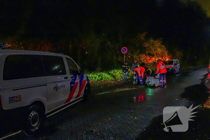 Scooterrijder gewond bij botsing tegen verkeerspaal