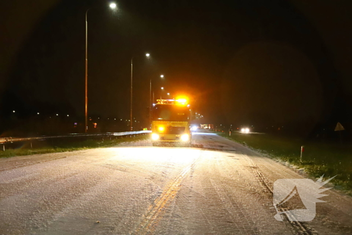 Snelweg afgesloten door gevaarlijke ijsplaten