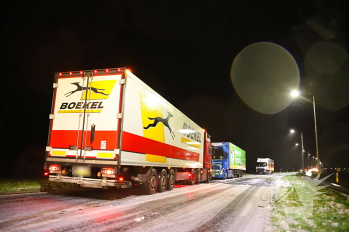 Snelweg afgesloten door gevaarlijke ijsplaten