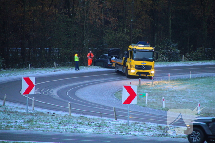 Automobilist vliegt uit de bocht