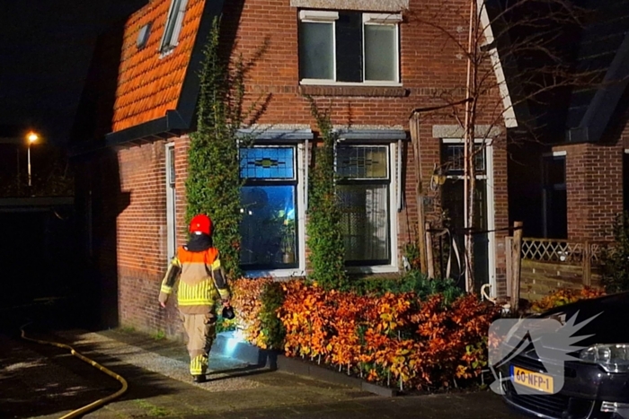 Oudere bewoner verlaat optijd brandende woning