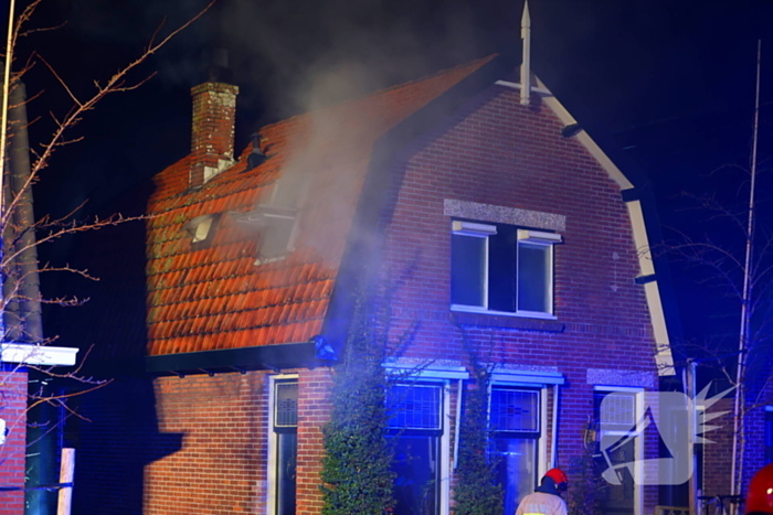 Oudere bewoner verlaat optijd brandende woning