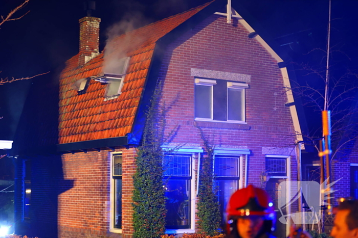 Oudere bewoner verlaat optijd brandende woning