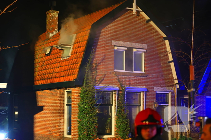 Oudere bewoner verlaat optijd brandende woning