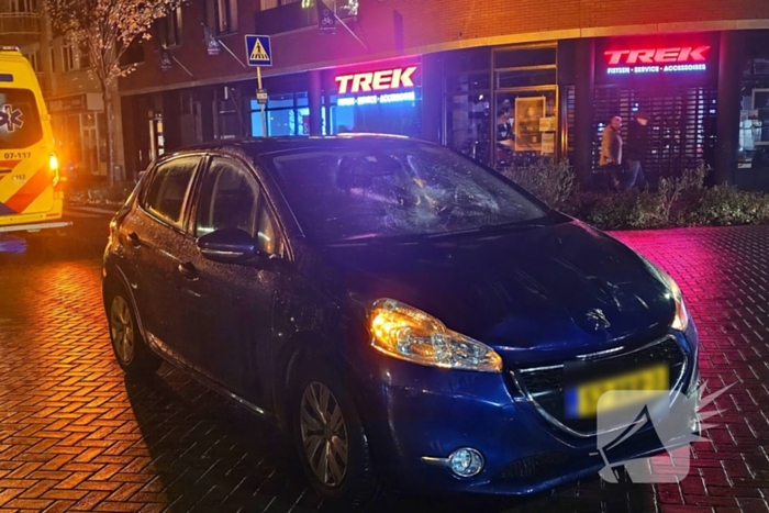 Voetgangers op zebrapad geschept door automobilist