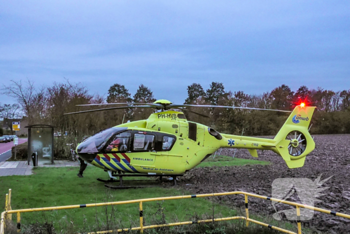 Traumahelikopter landt voor medische noodsituatie