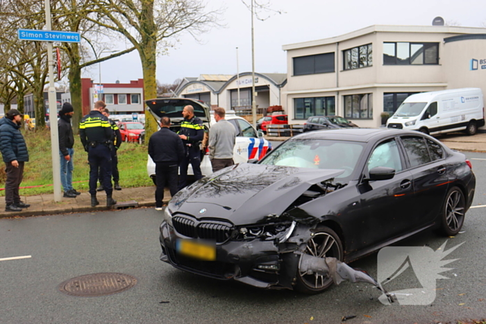 Forse schade na aanrijding op kruising