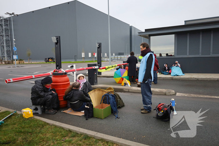 Distributiecentrum geblokkeerd door demonstranten