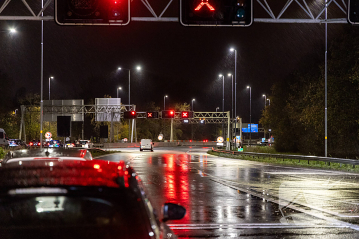 Ongeval met voertuig Rijkswaterstaat tijdens afsluiten