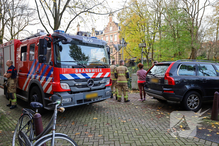 Woonboot dreigt te zinken