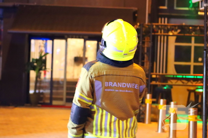 Brandweer blust brand boven café