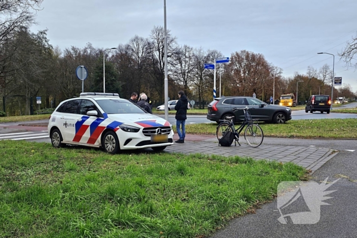 Fietser aangereden op rotonde