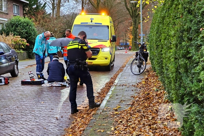 Fietser ten val door overstekende hond