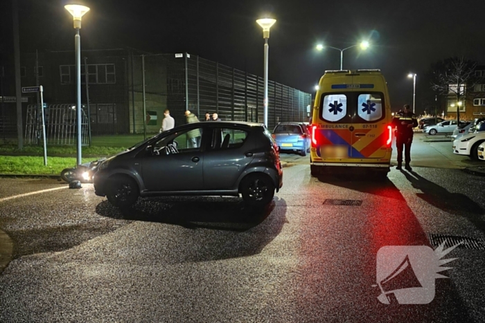 Scooterrijder gewond bij aanrijding met auto