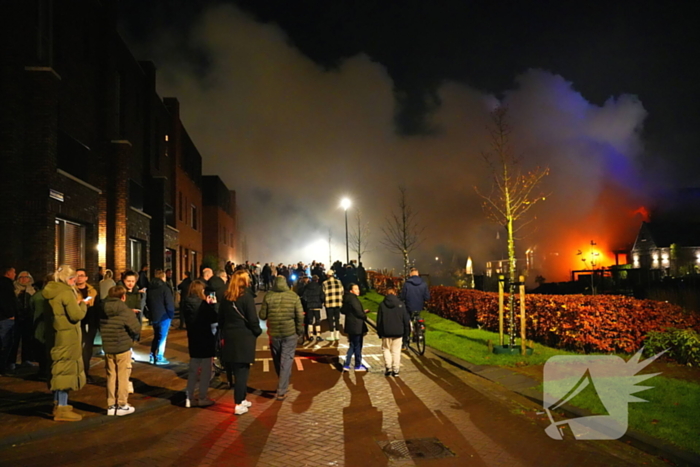 Flinke vlammen bij grote brand in vrijstaande woning