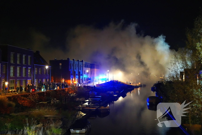 Flinke vlammen bij grote brand in vrijstaande woning