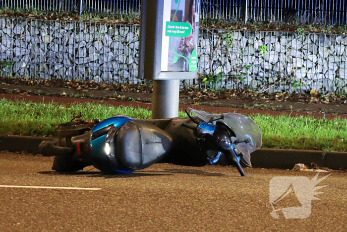 Scooterrijder ernstig gewond bij verkeersongeval