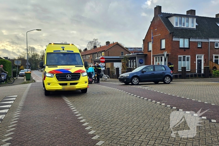 Fietsster gewond bij botsing met auto