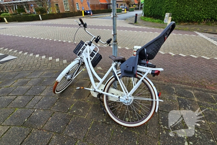 Fietsster gewond bij botsing met auto