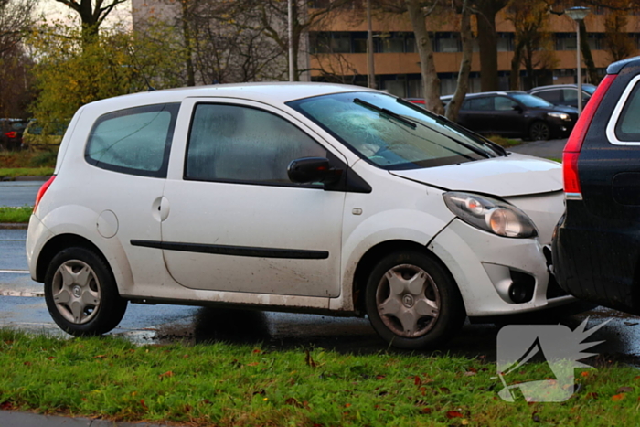 Auto's beschadigd na kop-staartbotsing