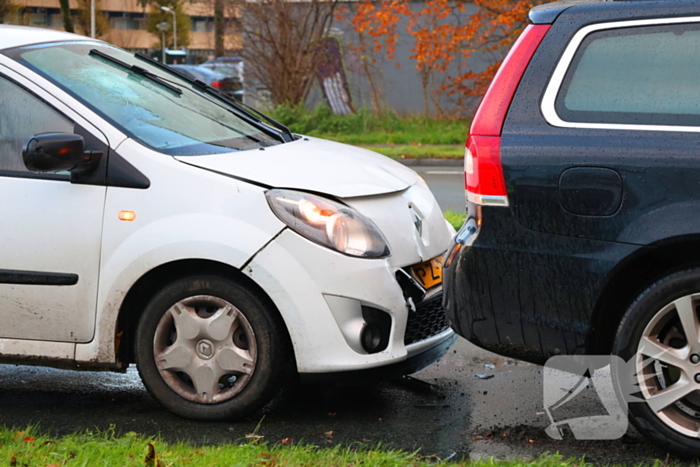 Auto's beschadigd na kop-staartbotsing