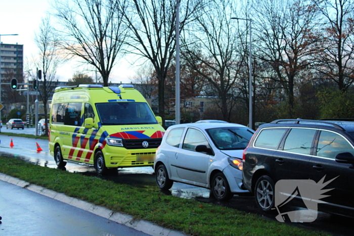 Auto's beschadigd na kop-staartbotsing