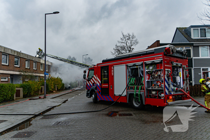 Grote uitslaande brand bij eengezinswoning