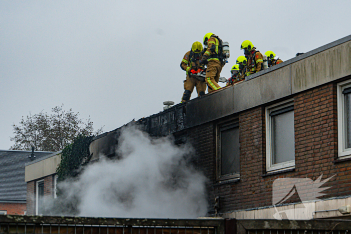 Grote uitslaande brand bij eengezinswoning