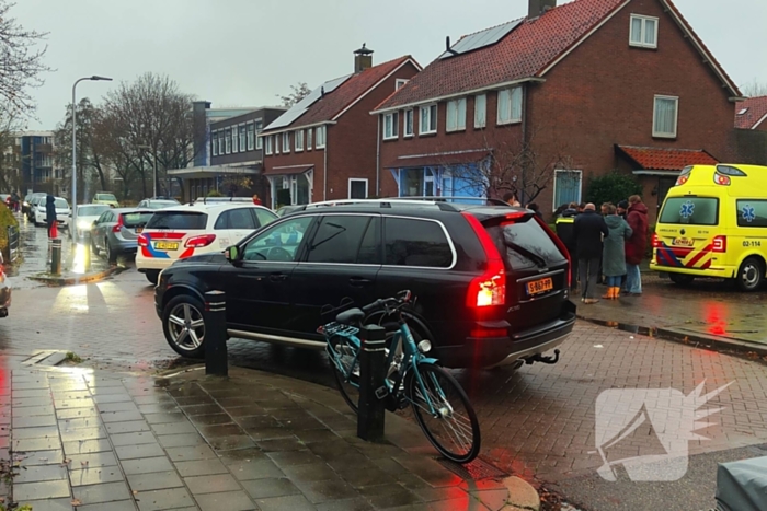 Twee fietsers botsen op elkaar