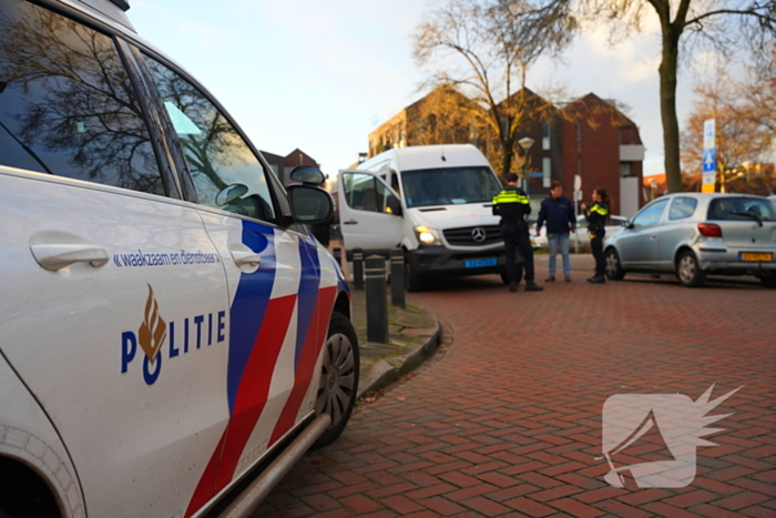 Boze weggebruiker dreigt en belaagt taxichauffeuse