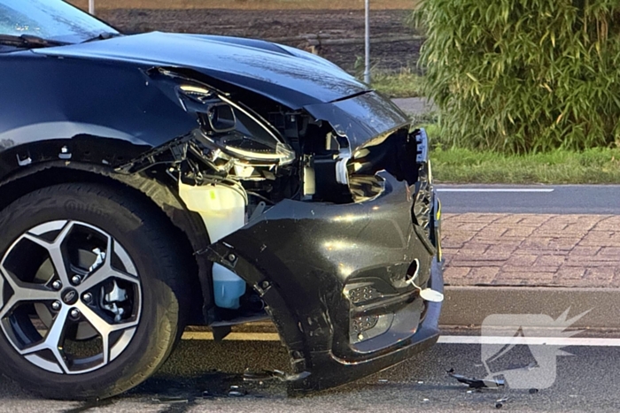 Fietsster zwaargewond bij botsing met auto