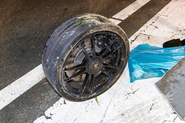 Peperdure bolide met prijskaart van 220 000 crasht