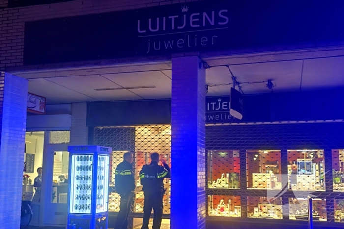 Politie doet onderzoek naar overval op juwelier