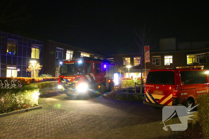 Brandweer doet onderzoek naar chemische lucht in zorgcentrum