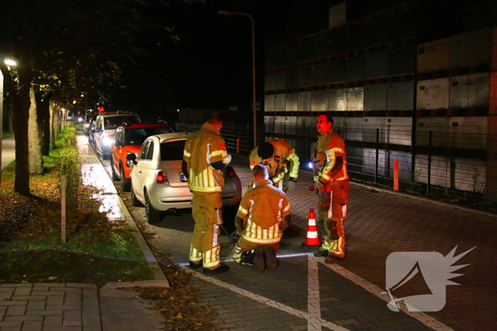 Brandweer doet onderzoek naar chemische lucht in zorgcentrum