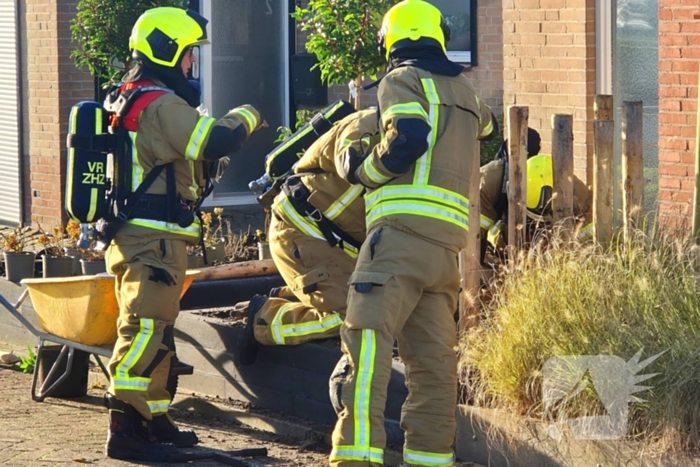 Brandweer graaft in tuin wegens gaslekkage