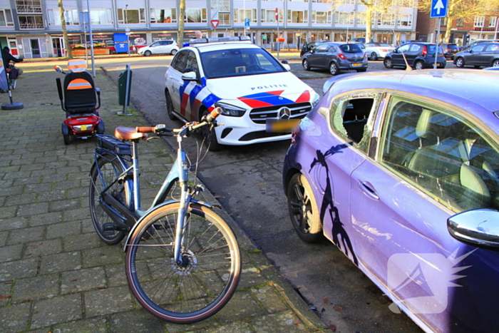 Fietser door achterruit van auto bij botsing