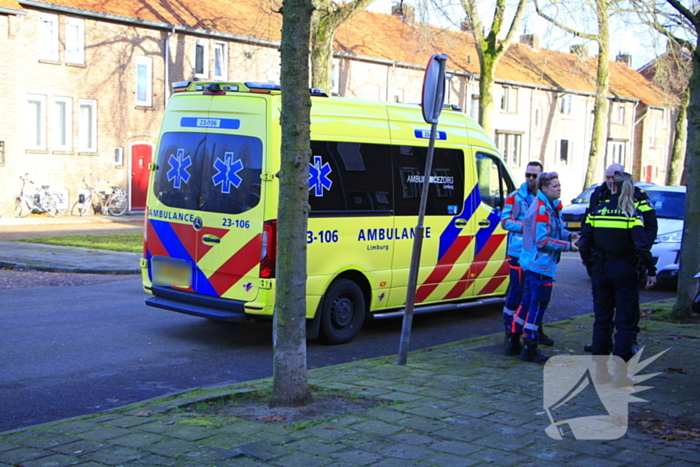 Fietser door achterruit van auto bij botsing