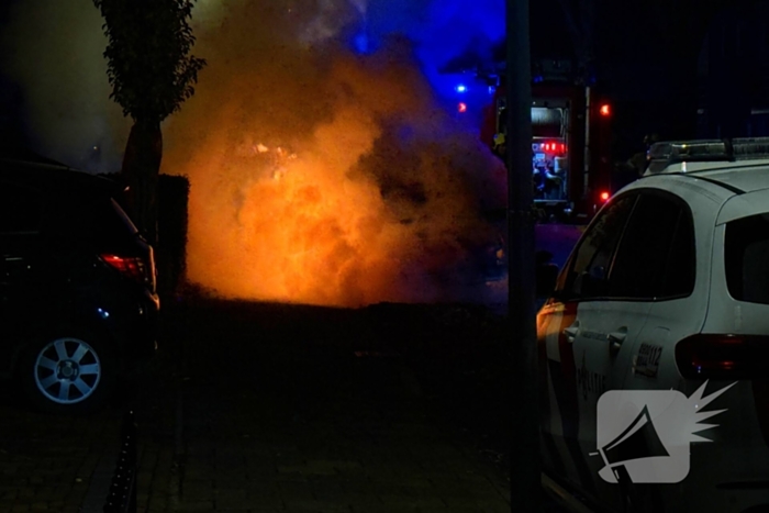 Personenwagen verwoest door brand