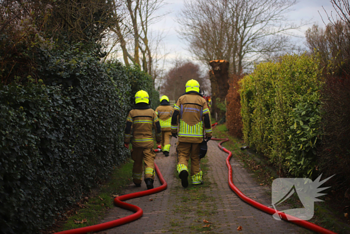 Gasflessen ontploft bij brand op tuindersvereniging