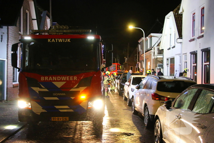 Brandweer doet onderzoek in woning na rookontwikkeling