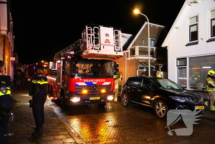 Brandweer doet onderzoek in woning na rookontwikkeling