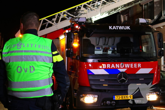 Brandweer doet onderzoek in woning na rookontwikkeling