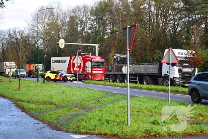 Motorrijder zwaargewond bij botsing met auto