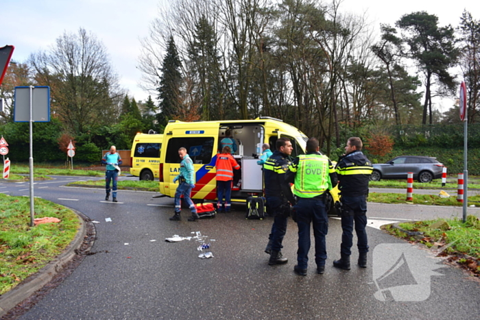 Motorrijder zwaargewond bij botsing met auto