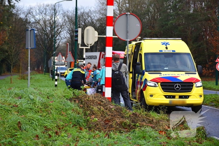 Motorrijder zwaargewond bij botsing met auto