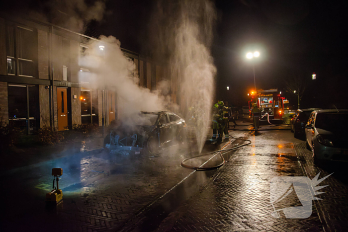 Auto volledig uitgebrand