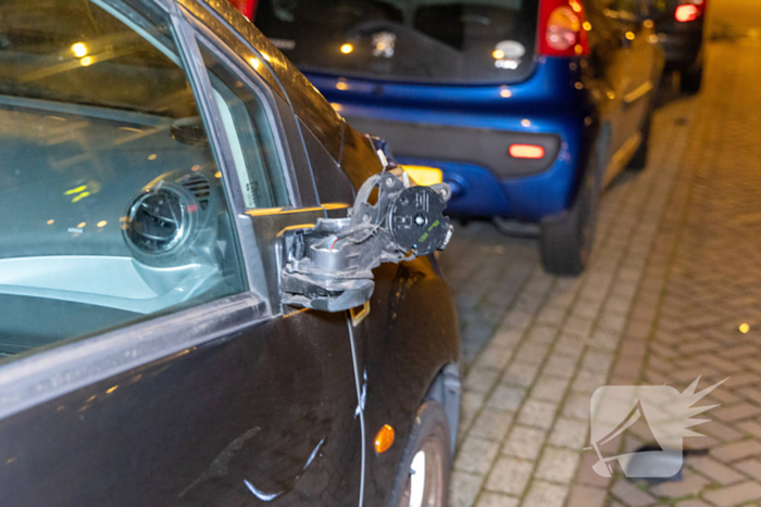 Motorrijder vlucht na aanrijdingen tijdens achtervolging