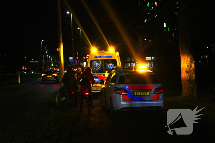 Fietser onderuit bij aanrijding met personenauto