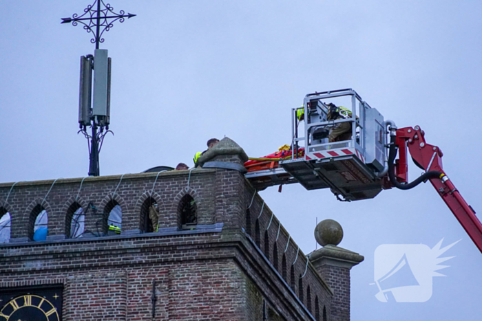 Hulpdiensten groots ingezet voor persoon die in kerktoren valt